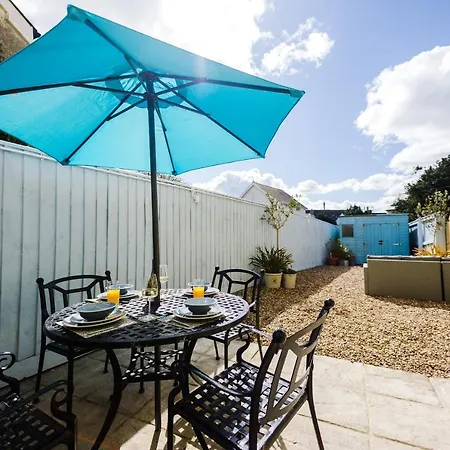 Flat 1 Flint House Tenby - 2 Bedroom - Garden - Dog Friendly Exterior photo