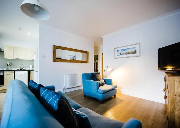 Flat 1 Flint House Tenby - 2 Bedroom - Garden - Dog Friendly