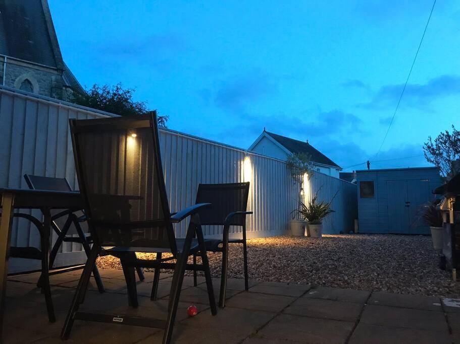 Apartment Flat 1 Flint House - 2 Bedroom - Garden - Dog Friendly Tenby